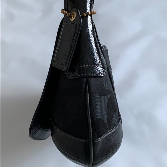 Coach Signature Classic Shoulder Bag - Picture 7 of 8